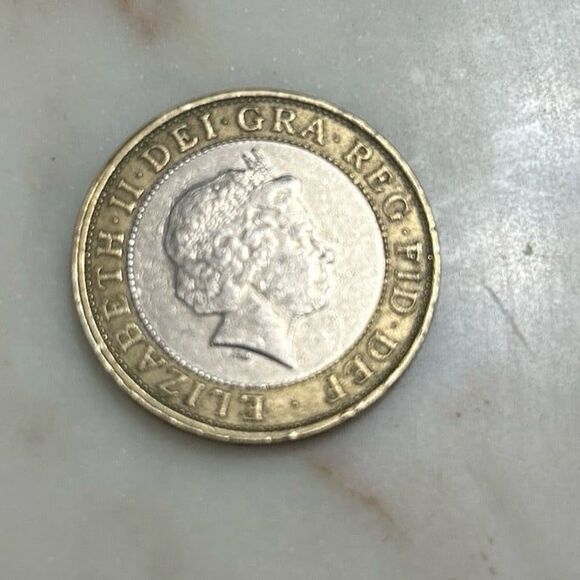 Two Pound Coin On The Shoulders of Giants - Picture 2 of 4